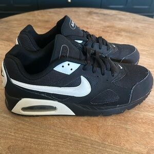 Men’s Nike Air Max IVO size 10.5